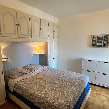 Apartment Du Roi Premiere Ligne En Face De La Le Grau-du-Roi